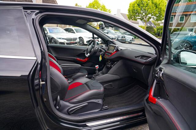 Peugeot 208 1.6 THP GTi | Luxe Leder | JBL Surround Sound | Stoelverwarming | 100% onderhouden | Xenon | 200PK