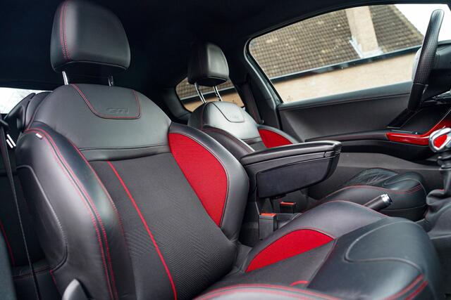 Peugeot 208 1.6 THP GTi | Luxe Leder | JBL Surround Sound | Stoelverwarming | 100% onderhouden | Xenon | 200PK
