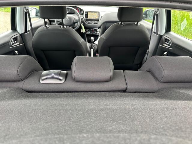 Peugeot 208 1.2 VTi Envy|nw D-riem|trekhaak|navi|pdc|nap