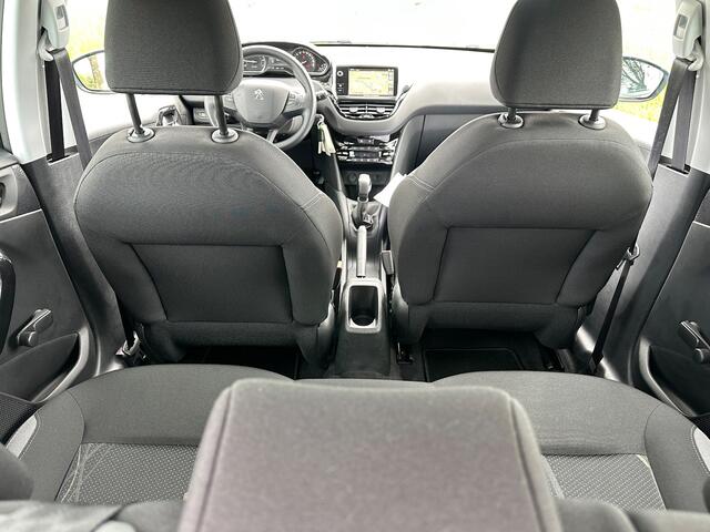 Peugeot 208 1.2 VTi Envy|nw D-riem|trekhaak|navi|pdc|nap