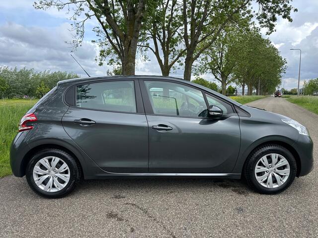 Peugeot 208 1.2 VTi Envy|nw D-riem|trekhaak|navi|pdc|nap