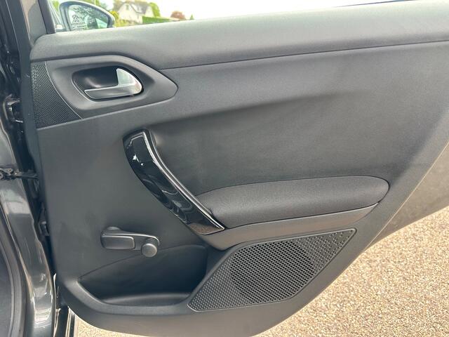 Peugeot 208 1.2 VTi Envy|nw D-riem|trekhaak|navi|pdc|nap