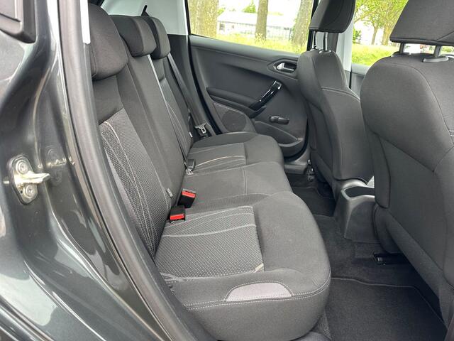 Peugeot 208 1.2 VTi Envy|nw D-riem|trekhaak|navi|pdc|nap