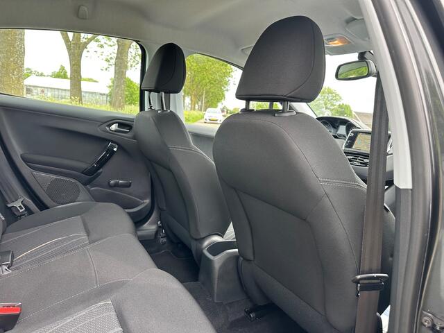 Peugeot 208 1.2 VTi Envy|nw D-riem|trekhaak|navi|pdc|nap