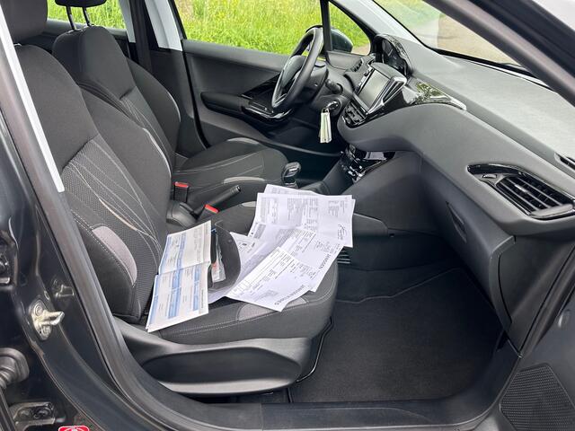 Peugeot 208 1.2 VTi Envy|nw D-riem|trekhaak|navi|pdc|nap