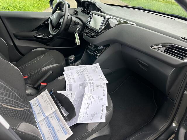 Peugeot 208 1.2 VTi Envy|nw D-riem|trekhaak|navi|pdc|nap