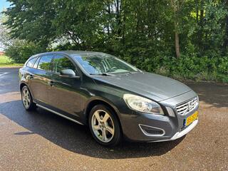 VOLVO V60 1.6 T3 | Momentum | Clima | Cruise | APK 03-2027
