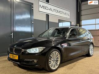 BMW 3-SERIE Touring 328i Upgrade Edition|Zwarte Hemel|M-stuur|Leder+Trekhaak