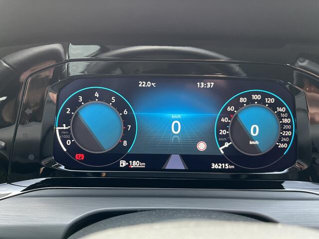 Volkswagen Golf 1.5 TSI 130PK Style / Memory Seat / Stuur + Stoelverwarming / Parkeersensoren V+A / Full-LED / App-Connect