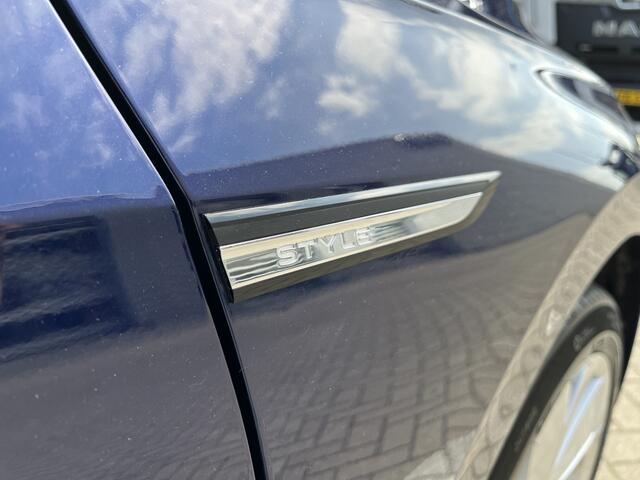 Volkswagen Golf 1.5 TSI 130PK Style / Memory Seat / Stuur + Stoelverwarming / Parkeersensoren V+A / Full-LED / App-Connect