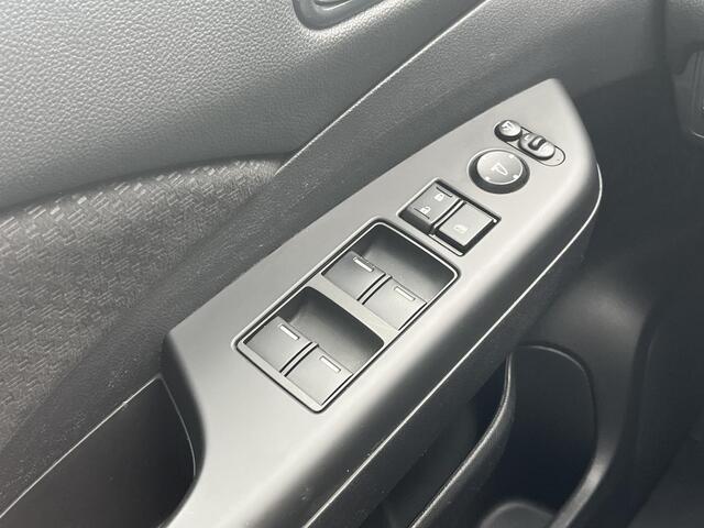 Honda CR-V 2.0 Comfort / Trekgewicht 1.700KG / Voorstoelen Verwarmd / Airco / Navigatie /  Start-Stop Systeem / 17'' Lichtmetalen Velgen / Cruise Control / 
