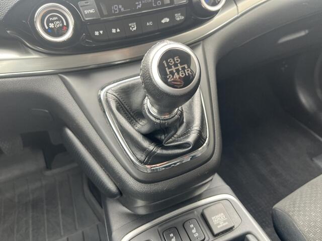 Honda CR-V 2.0 Comfort / Trekgewicht 1.700KG / Voorstoelen Verwarmd / Airco / Navigatie /  Start-Stop Systeem / 17'' Lichtmetalen Velgen / Cruise Control / 