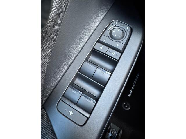 Toyota C-HR 2.0 Plug-in Hybrid 220 Dynamic||Navi|Camera|Parkeersensoren|Stoel- en stuurwielverwarming