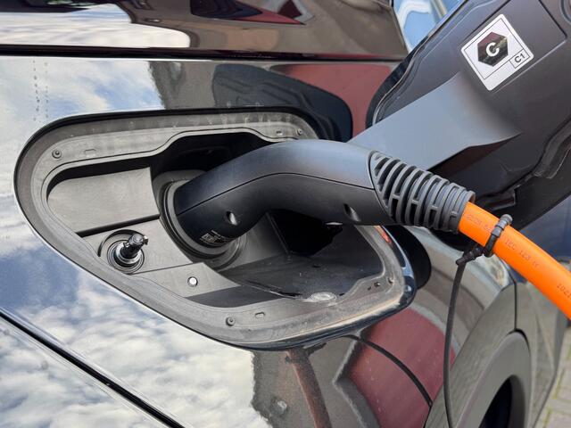 Toyota C-HR 2.0 Plug-in Hybrid 220 Dynamic||Navi|Camera|Parkeersensoren|Stoel- en stuurwielverwarming