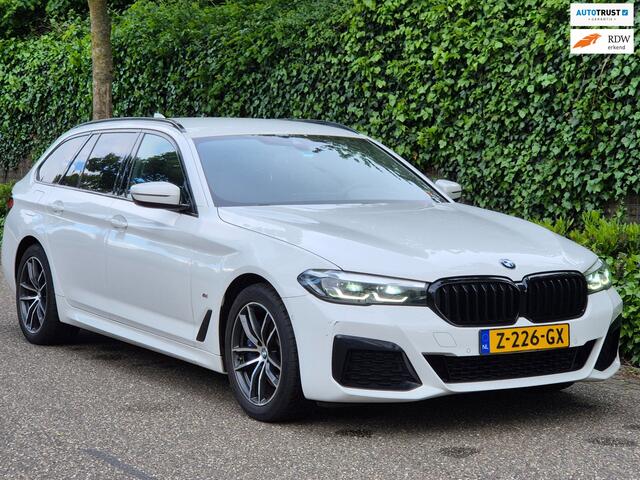 BMW 5-Serie Touring 530e M Sport LED CarPlay Elek. Stoelen 100% dealer onderhouden 530e Business Edition Plus