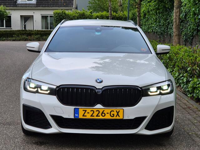 BMW 5-Serie Touring 530e M Sport LED CarPlay Elek. Stoelen 100% dealer onderhouden 530e Business Edition Plus