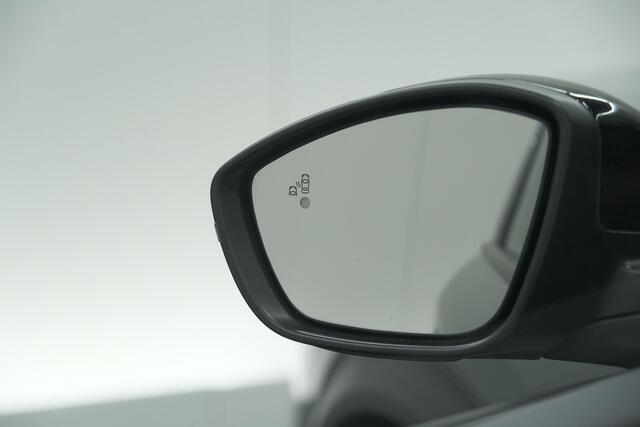 Peugeot E-2008 EV GT 50 kWh | 11 KW Laadfunctie | 360 Camera | Dodehoekdetectie | Apple Carplay | SOH=100%