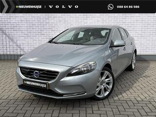 VOLVO V40 2.0 T5 Summum | Adaptieve Cruise Control | BLIS | Keyless Entry | Driver Alert | Schakelmogelijkheid Stuurwiel | Stoelverwarming Voor | Navigatie | Rijstrooksensor | Verkeersbord Detectie | Parkeersensoren Voor en Achter |