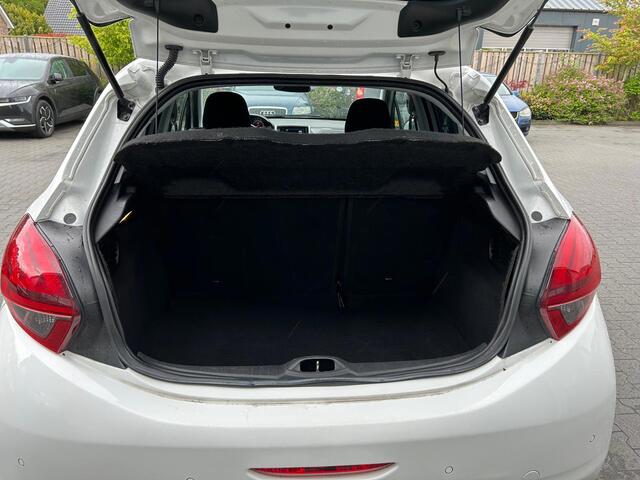 Peugeot 208 1.2 Allure | Lage km-stand | Rijklaar| Navi | Cruise | Airco | LM velgen| Carplay | e APK|Keurig onderhouden