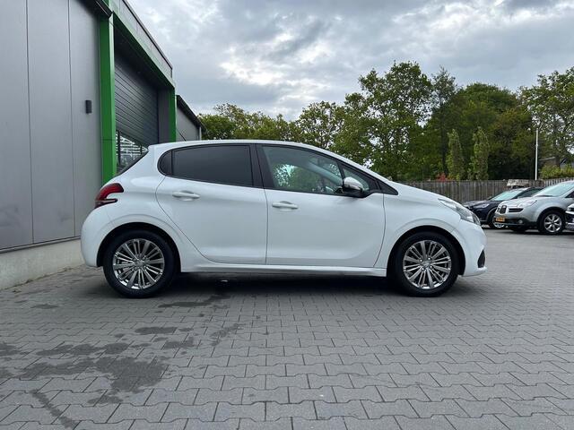 Peugeot 208 1.2 Allure | Lage km-stand | Rijklaar| Navi | Cruise | Airco | LM velgen| Carplay | e APK|Keurig onderhouden