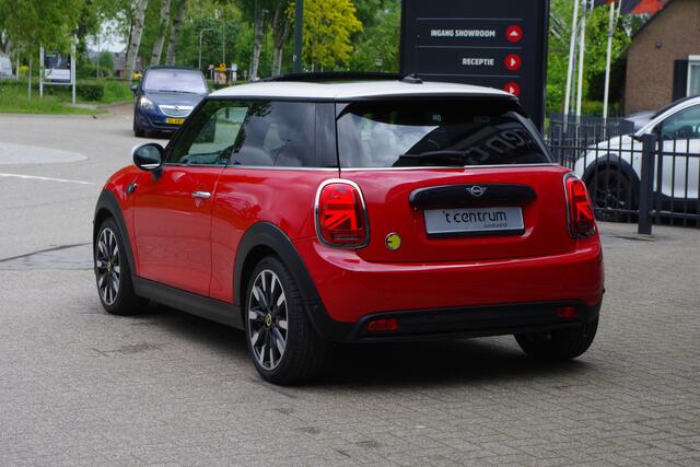 Mini Electric Mini MINI Yours 33 kWh 184 PK, SOH 100%, Leder, Panoramadak, Navigatie, Stoelverwarming