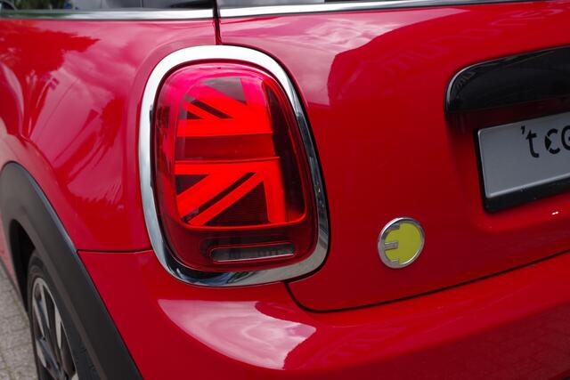 Mini Electric Mini MINI Yours 33 kWh 184 PK, SOH 100%, Leder, Panoramadak, Navigatie, Stoelverwarming