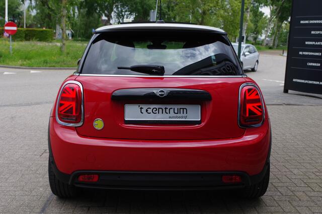 Mini Electric Mini MINI Yours 33 kWh 184 PK, SOH 100%, Leder, Panoramadak, Navigatie, Stoelverwarming
