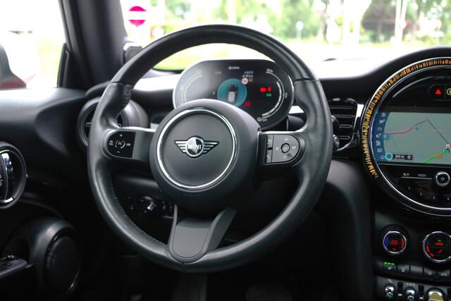 Mini Electric Mini MINI Yours 33 kWh 184 PK, SOH 100%, Leder, Panoramadak, Navigatie, Stoelverwarming