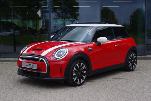 Mini Electric Mini MINI Yours 33 kWh 184 PK, SOH 100%, Leder, Panoramadak, Navigatie, Stoelverwarming