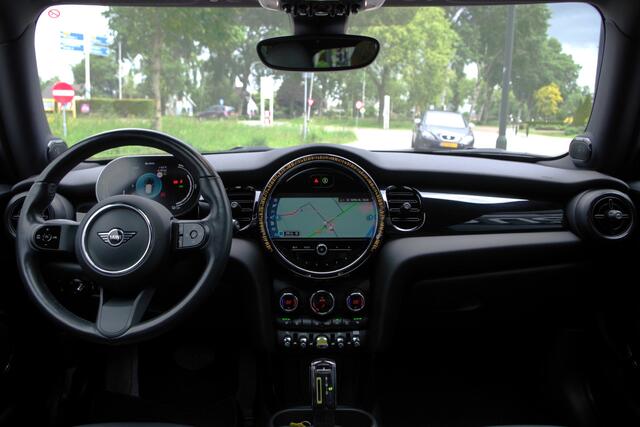 Mini Electric Mini MINI Yours 33 kWh 184 PK, SOH 100%, Leder, Panoramadak, Navigatie, Stoelverwarming