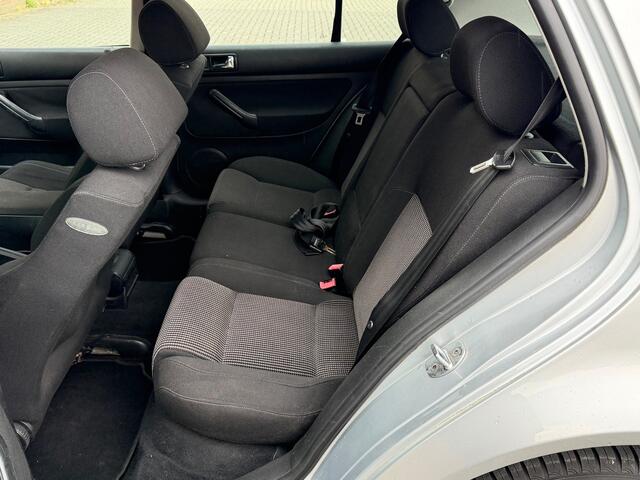 Volkswagen Golf 1.6-16V Highline CLIMATE/STOELVERWARMING 