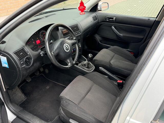 Volkswagen Golf 1.6-16V Highline CLIMATE/STOELVERWARMING 