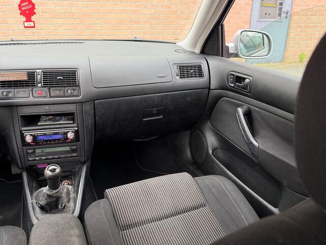 Volkswagen Golf 1.6-16V Highline CLIMATE/STOELVERWARMING 