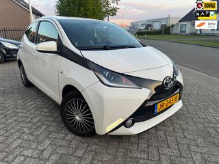TOYOTA AYGO 1.0 VVT-i x-play Camera, Led, Cruise