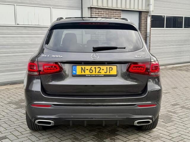 Mercedes-Benz GLC-Klasse 300e 4MATIC Business Solution AMG | 360� Camera | Night Pakket | Panoramadak | Dodehoekassistent | Elektrisch Verstelbare Stoelen + Memory 