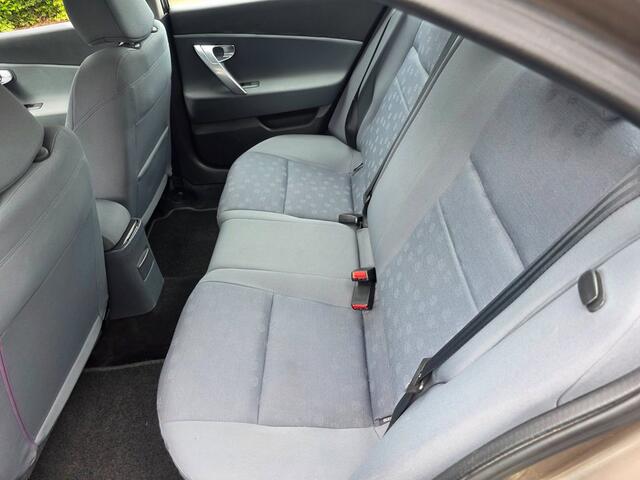 Nissan Primera 1.6 met e APK