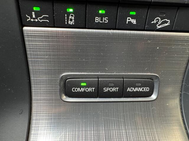 Volvo XC70 2.4 D5 Summum / AWD / Automaat / LEDER / CRUISE / BLIS / Memory /