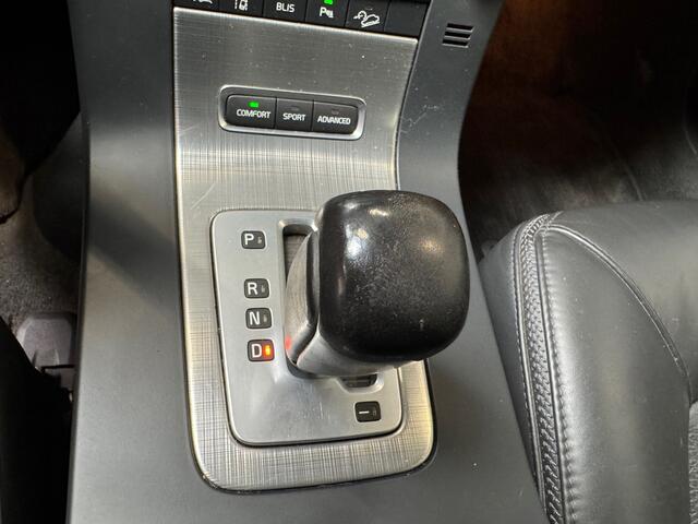 Volvo XC70 2.4 D5 Summum / AWD / Automaat / LEDER / CRUISE / BLIS / Memory /