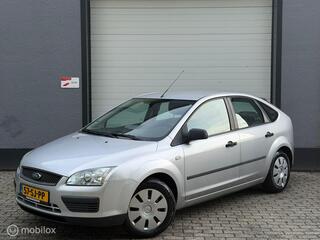 FORD FOCUS 1.6-16V Champion TOPSTAAT / AIRCO / CRUISE / NAP