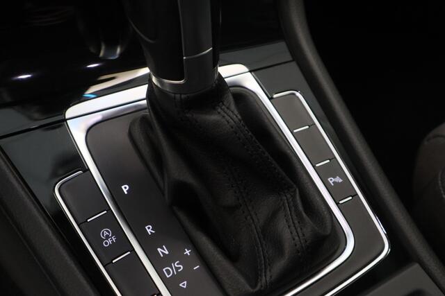 Volkswagen Golf 1.5 TSI Highline R-Line Cruise/Climate PDC Trekhaak LED Carplay