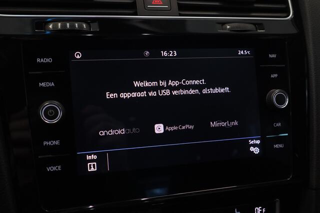 Volkswagen Golf 1.5 TSI Highline R-Line Cruise/Climate PDC Trekhaak LED Carplay