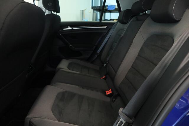 Volkswagen Golf 1.5 TSI Highline R-Line Cruise/Climate PDC Trekhaak LED Carplay