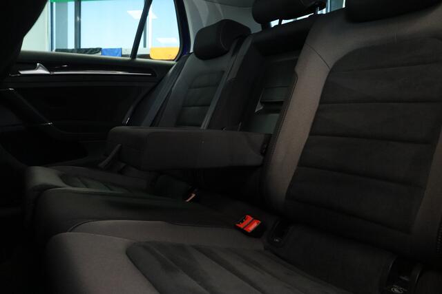 Volkswagen Golf 1.5 TSI Highline R-Line Cruise/Climate PDC Trekhaak LED Carplay