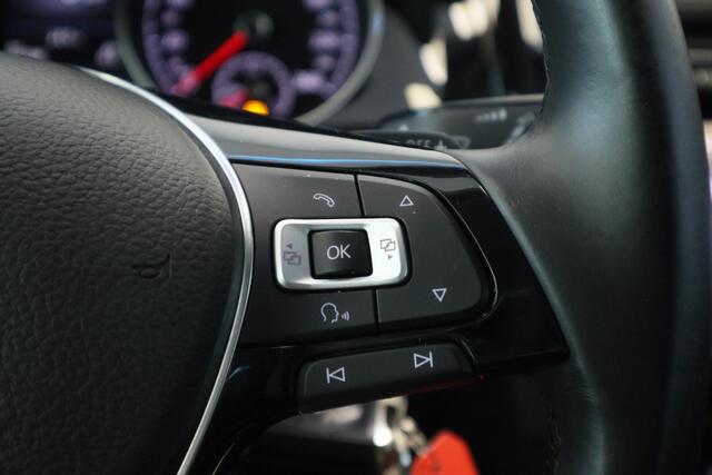 Volkswagen Golf 1.5 TSI Highline R-Line Cruise/Climate PDC Trekhaak LED Carplay