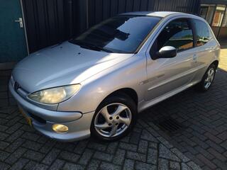 PEUGEOT 206 1.4 Quiksilver