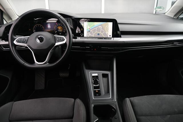 Volkswagen Golf 8 1.5 eTSI Style DSG Navi IQ Led Cam Acc Pdc