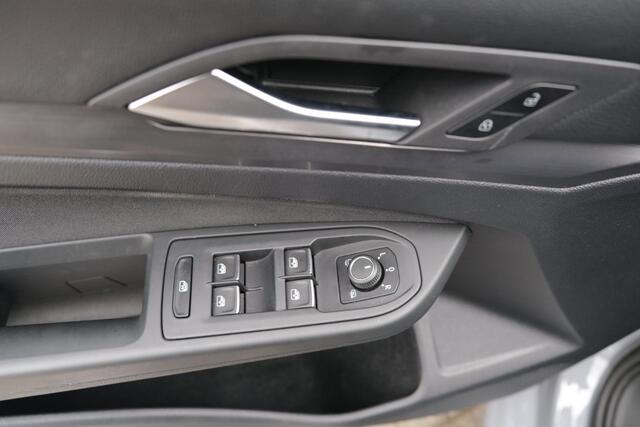 Volkswagen Golf 8 1.5 eTSI Style DSG Navi IQ Led Cam Acc Pdc