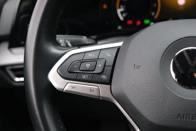 Volkswagen Golf 8 1.5 eTSI Style DSG Navi IQ Led Cam Acc Pdc