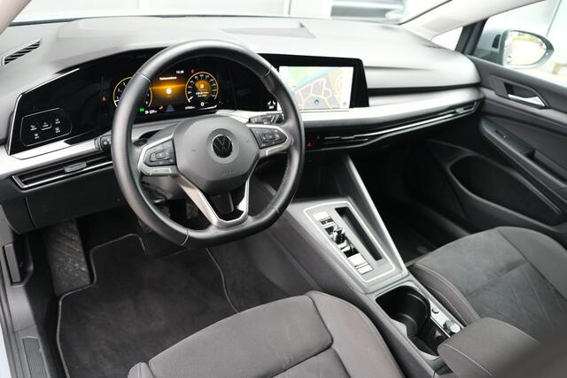 Volkswagen Golf 8 1.5 eTSI Style DSG Navi IQ Led Cam Acc Pdc