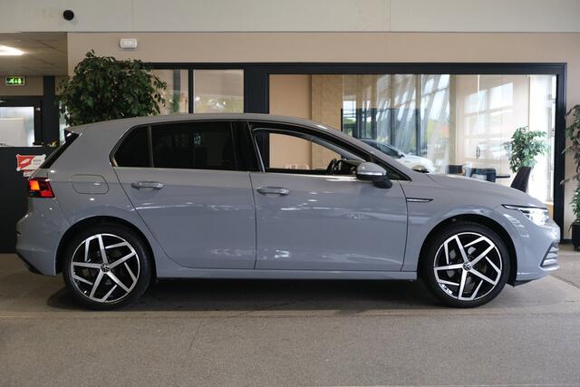 Volkswagen Golf 8 1.5 eTSI Style DSG Navi IQ Led Cam Acc Pdc